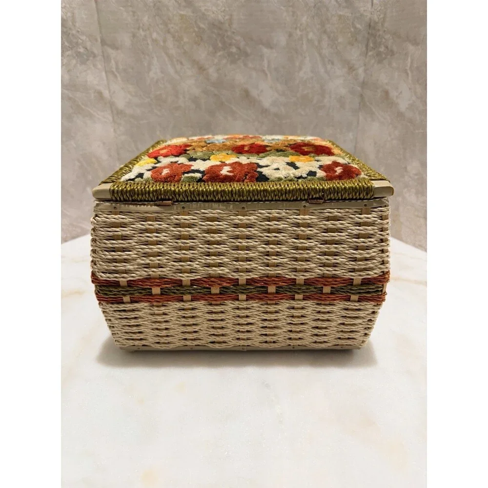 SINGER | Vintage Sewing Box • Super Unique design !
